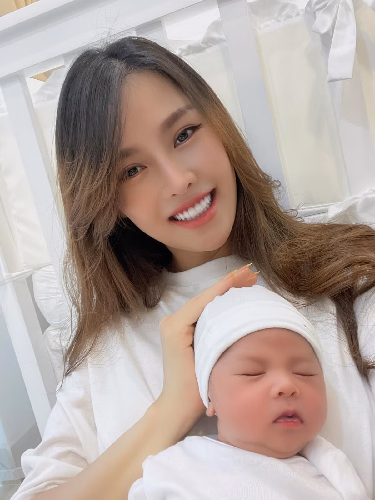 Quế Vân tiết lộ, cô đã giảm tới 10kg sau sinh và trở về mốc cân nặng như thời chưa mang bầu.
