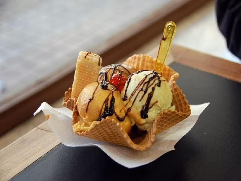 Kem Helado, Argentina: Nếu bạn nghĩ kem Ý là ngon nhất, chứng tỏ bạn chưa tới Argentina. Ngọt ngậy và đậm đà, kem Argentina có nhiều vị khác nhau, trong đó “dulce de leche” là vị được ưa chuộng nhất.