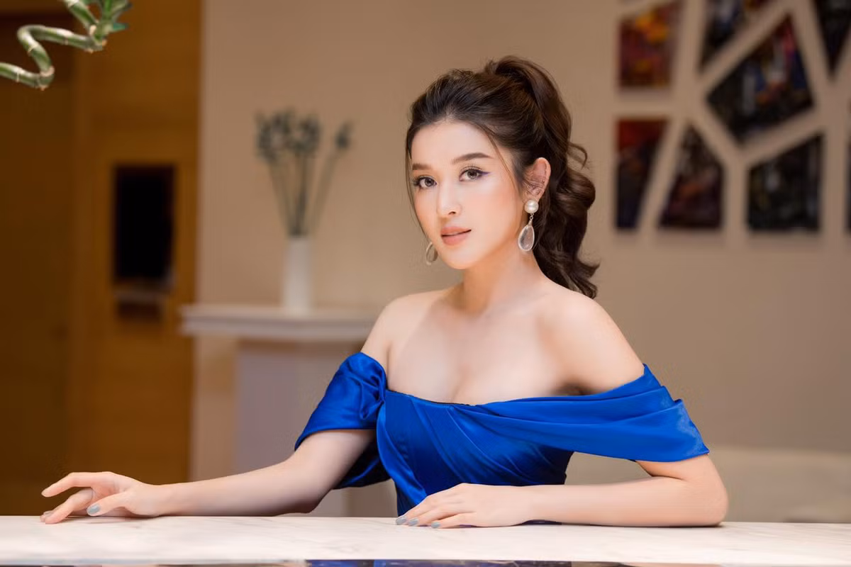 Những bộ môn thể thao giúp Huyền My giữ gìn vóc dáng của mình là bơi lội, chạy bộ, chơi golf và tập gym.