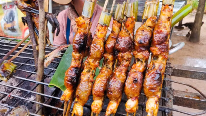Đến vùng Bảy Núi, du khách sẽ thiếu sót nếu bỏ qua món ếch nướng.