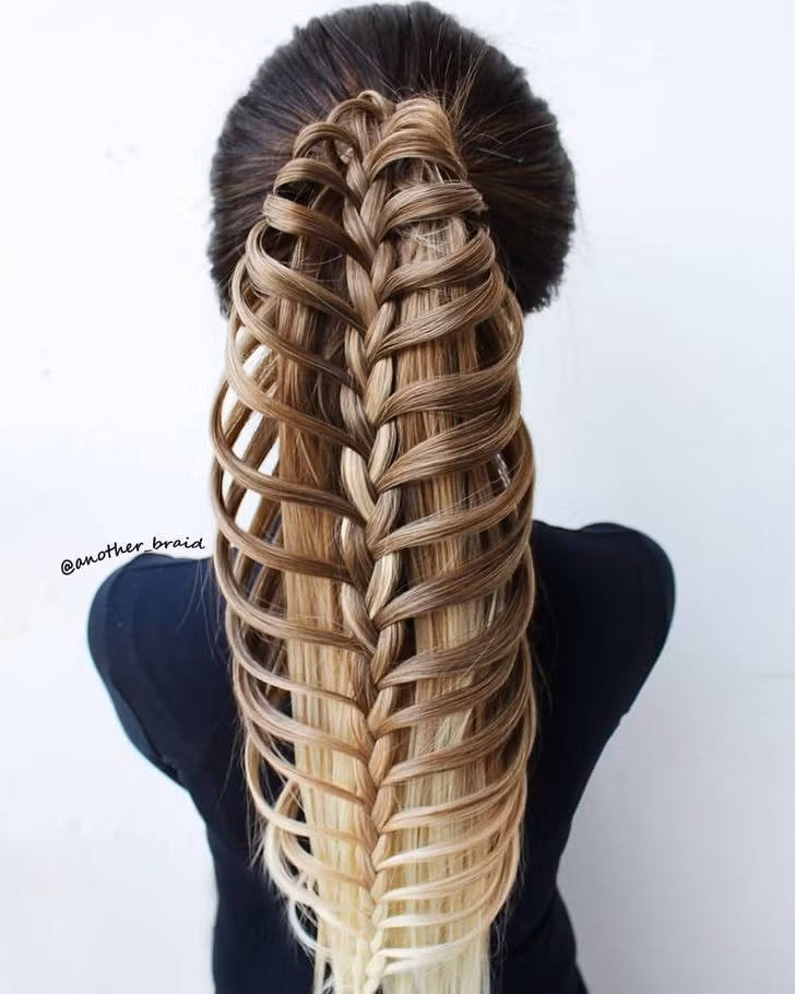 Tài năng của cô ấy đã được giới thiệu trên nhiều ấn phẩm dành riêng cho tạo mẫu tóc.