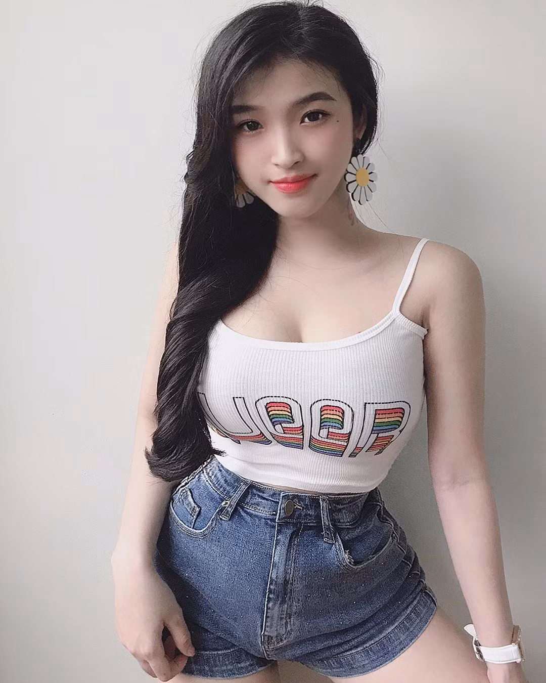 Nhiều người nhận xét, Bảo Trân có gu thời trang sexy trưởng thành trước tuổi.