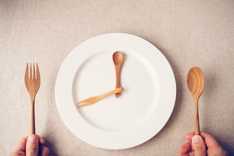 Nữ diễn viên cho rằng, đây là phương pháp nhịn ăn gián đoạn rất tốt cho cơ thể, trong suốt 26 tiếng không ăn gì cả, chỉ uống nước khi cần. Vân Hugo cho biết thêm, trong suốt quá trình nhịn, cô không mệt, không thấy đói, vẫn làm việc bình thường, chỉ không ăn thôi.