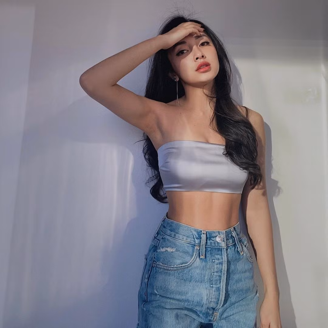 Jessie Lương nói thời điểm ở Mỹ cô đã đổi khá nhiều xe nhưng ở Việt Nam thì không có phương tiện đi lại thậm chí là xe đạp và xe máy. Sau khi quyết định về Việt Nam định cư, Jessie Lương đã sắm cho mình chiếc xe đầu tiên là Lamborghini Aventador. Ở Việt Nam, Lamborghini Aventador ước tính phải lên tới hơn 20 tỷ đồng.