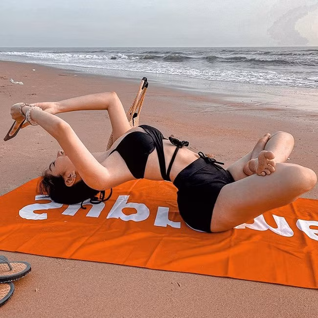 Về các bài tập gym giúp vòng 1 nở nang, Ngọc Trân không ngần ngại chia sẻ, tập gym chỉ giúp cho vòng 1 săn chắc lại, chứ không thể giúp tăng kích cỡ vòng 1.