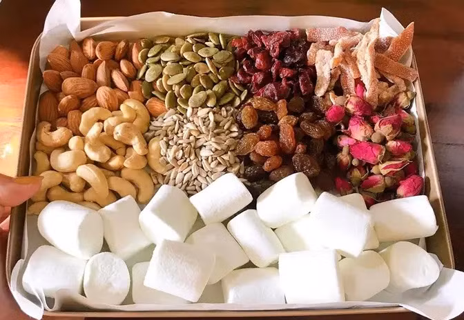 Cách làm món kẹo hạnh phúc thơm ngon đem biếu Tết - Hình 2 Cach lam mon keo hanh phuc thom ngon dem bieu Tet-Hinh-2