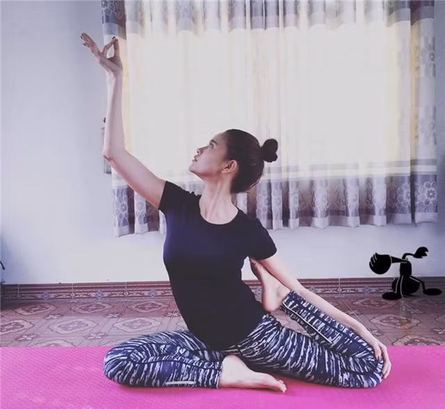 Ngoài việc chăm dưỡng da ở các spa đắt tiền, Trương Quỳnh Anh vẫn có những bí quyết dưỡng da tại nhà, vừa đơn giản lại tiết kiệm.