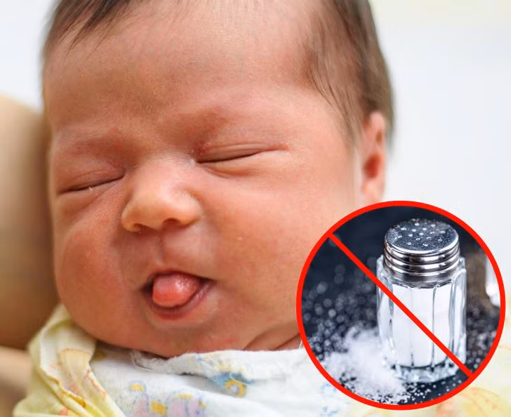 Bé không nếm được vị muối. Trẻ sơ sinh không phản ứng với vị của muối cũng như đối với các vị khác, như ngọt hoặc đắng. Chúng không thể phát hiện ra muối hoặc không quan tâm đến mùi vị. Nhưng trẻ bắt đầu biết mùi vị của muối vào khoảng thời gian từ 2 tháng đến 6 tháng tuổi.