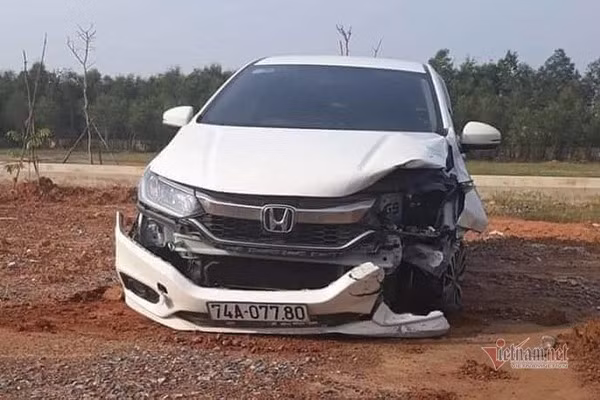 Biểu hiện của Phó GĐ bệnh viện ở Quảng Trị sau khi tông 2 chị em ruột nguy kịch Bieu hien cua Pho GD benh vien o Quang Tri sau khi tong 2 chi em ruot nguy kich