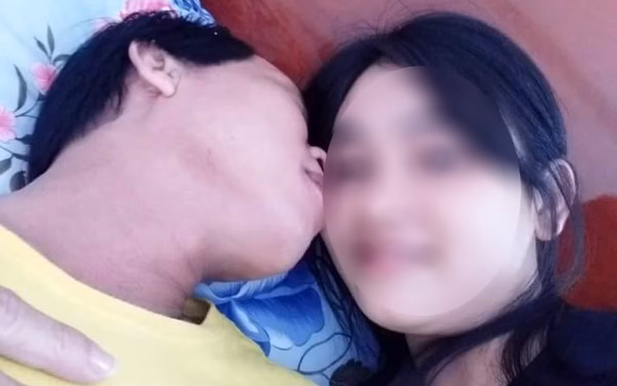 Liên quan đến vụ việc thầy giáo trường THPT Sóc Sơn (huyền Hòn Đất, tỉnh Kiên Giang) bị tố quan hệ tình dục với nữ sinh lớp 11 có bầu gây rúng động dư luận nhiều ngày qua, Sở GD&amp;ĐT Kiên Giang đã chỉ đạo trường THPT Sóc Sơn đình chỉ giảng dạy đối với ông Nguyễn Văn Chính (55 tuổi, giáo viên dạy Toán tại trường THPT Sóc Sơn).