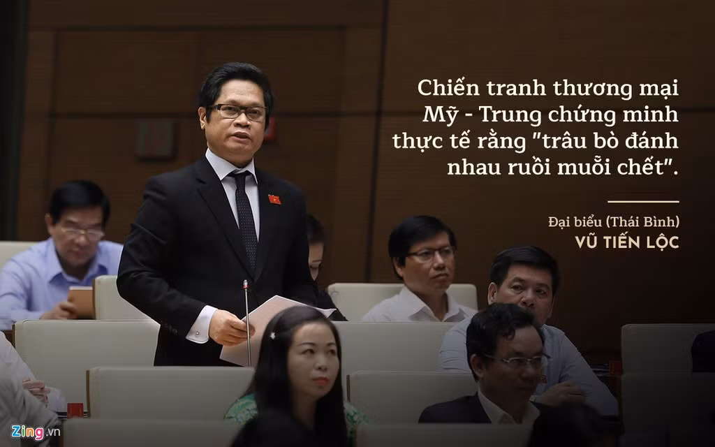 Đại biểu Vũ Tiến Lộc (Thái Bình) dẫn ý kiến nhiều người đánh giá chiến tranh thương mại Mỹ - Trung sẽ khiến Việt Nam được hưởng lợi, nhưng thực tế chứng minh điều ngược lại "trâu bò đánh nhau ruồi muỗi chết". Ông dẫn số liệu 9 tháng đầu năm xuất khẩu chỉ tăng 8,2% so với 2018 và chỉ còn bằng nửa tốc độ cùng kỳ là 15,4%, bằng khoảng 1/3 mức tăng trên 20% của những năm trước đó. Cơ cấu xuất khẩu theo thị trường cũng có những chuyển dịch bất lợi.