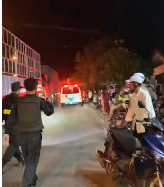 Về phía nạn nhân, hai ông cháu được đưa đi cấp cứu tại Bệnh viện Đa khoa Đà Nẵng. Cháu bé không may đã tử vong, còn ông nội cháu bị thương rất nặng đang được cấp cứu.
