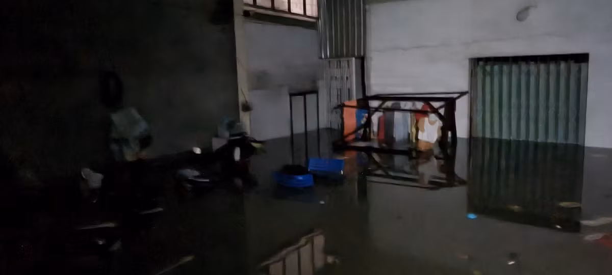 Nhiều nhà nước lên cao quá ngực.