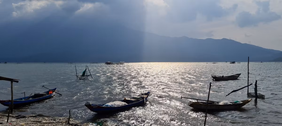 Thả hồn trong không gian trữ tình, du khách như lạc vào chốn bồng lai tiên cảnh.