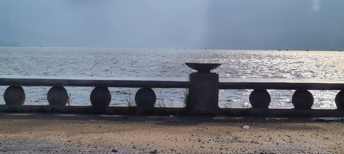 Vào lúc hoàng hôn, non nước nơi đây càng thêm lung linh huyền ảo.