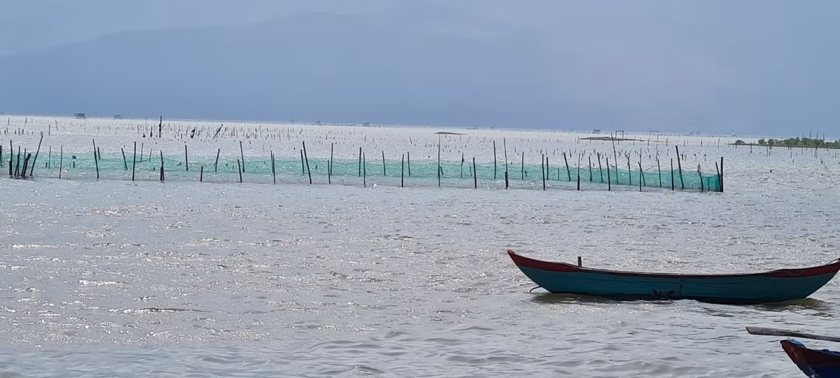 Đến Lập An, du khách ngẩn ngơ trước vẻ dịu êm mà hùng vĩ của nơi đây.