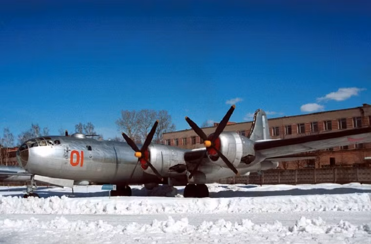 Tu-4A cũng là máy bay ném bom đầu tiên của Liên Xô được thiết kế để có thể triển khai vũ khí hạt nhân.