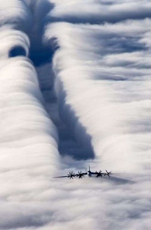 Tu-95 còn được xem như là biểu tượng của thời kỳ Chiến tranh Lạnh, với thiết kế đa năng để có thể thực hiện nhiều loại nhiệm vụ tác chiến trên không khác nhau.