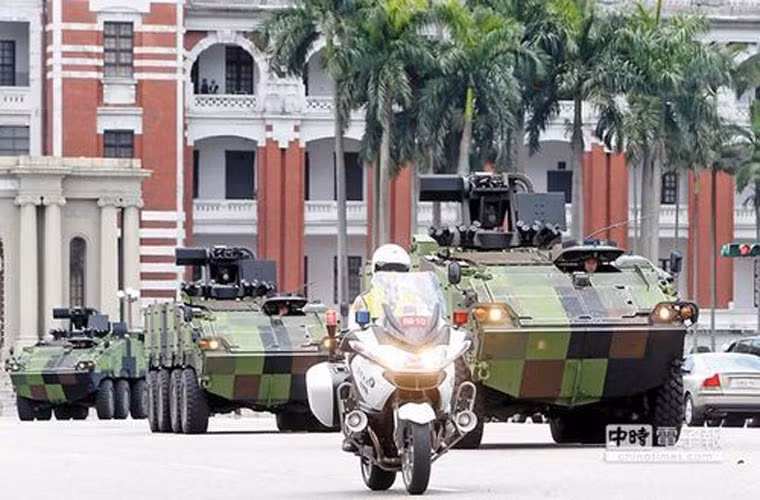 Xe bọc thép CM-32 là sản phẩm của công ty công nghệ Timoney. Người ta phát triển nó từ năm 2002, sản xuất ban đầu tỉ lệ thấp bắt đầu từ năm 2007.