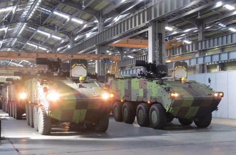 Họ đã sản xuất thành công xe bọc thép chở quân đa năng CM-32 Leopard 8x8 bánh khá hiện đại.
