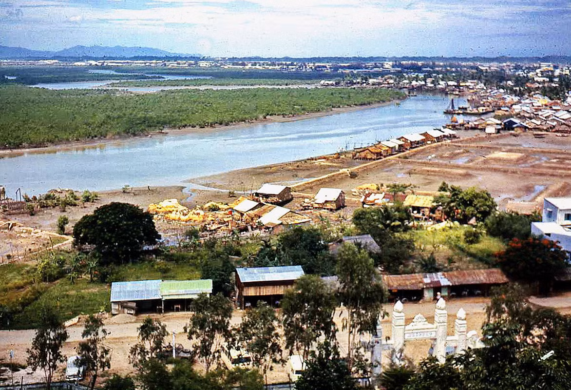 Khung cảnh nhìn từ Thích Ca Phật Đài. Ảnh: Bruce Tremellen.