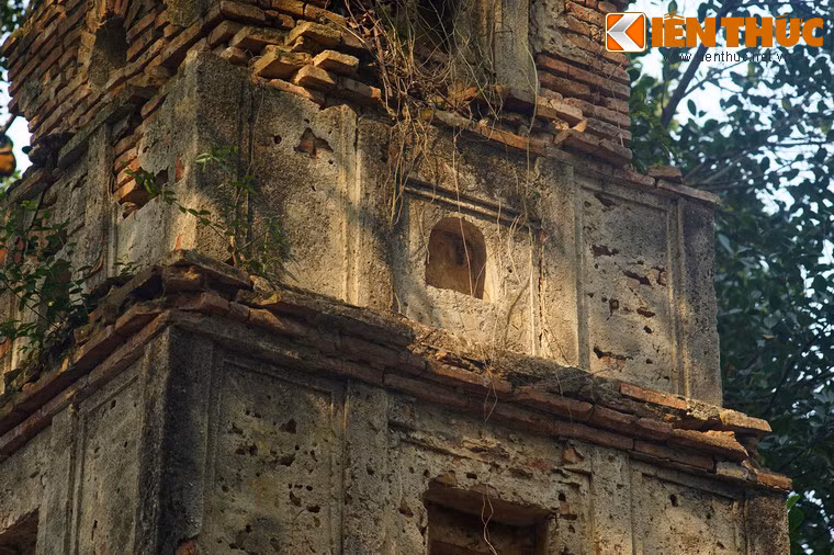 Gạch được kết dính từ vữa làm từ vôi vỏ sò trộn mật mía. Bên ngoài lớp gạch được trát vữa bảo vệ.
