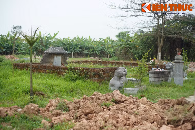Lăng được lập năm 1734, là nơi an nghỉ của Đề đốc Phạm Nguyễn Công (1685-1728), là tổng thái giám, tham đốc lĩnh đề đốc, ký thọ hầu, chỉ huy các đội tượng binh, bảo vệ biên giới phía tây vùng Thanh Nghệ Tĩnh.