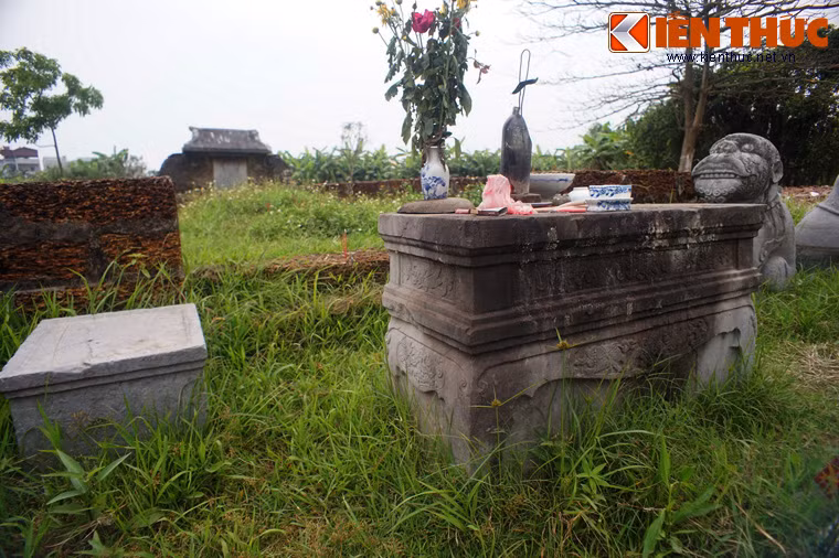 Hương án của lăng.