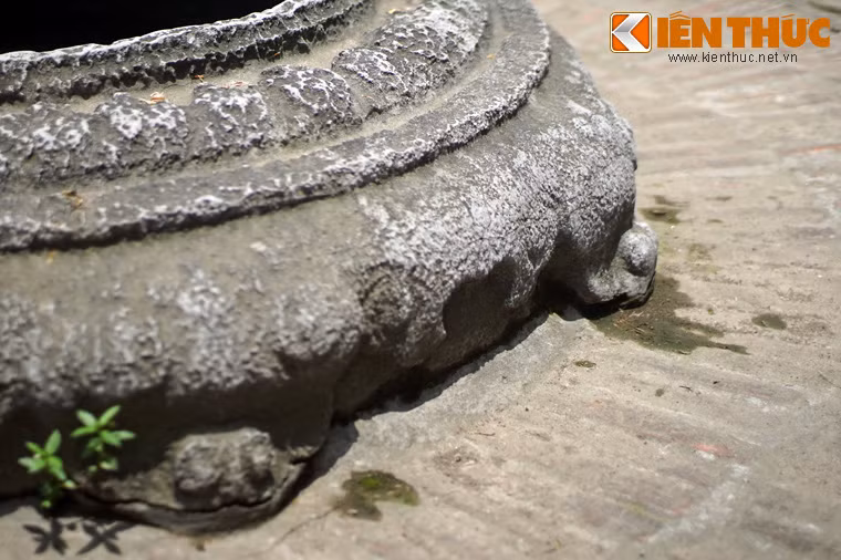 Theo lời kể được truyền lại qua nhiều đời, từ xưa nước giếng Phú Diễn đã nổi tiếng là ngon và ngọt lạ kỳ. Có năm hạn nhiều, các làng hết nước đều phải qua đây xin.