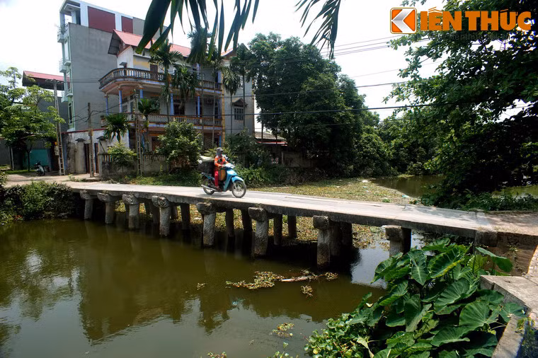 Cầu được xây 9 nhịp, theo quan niệm của người xưa số 9 tượng trưng cho sự may mắn, viên mãn.
