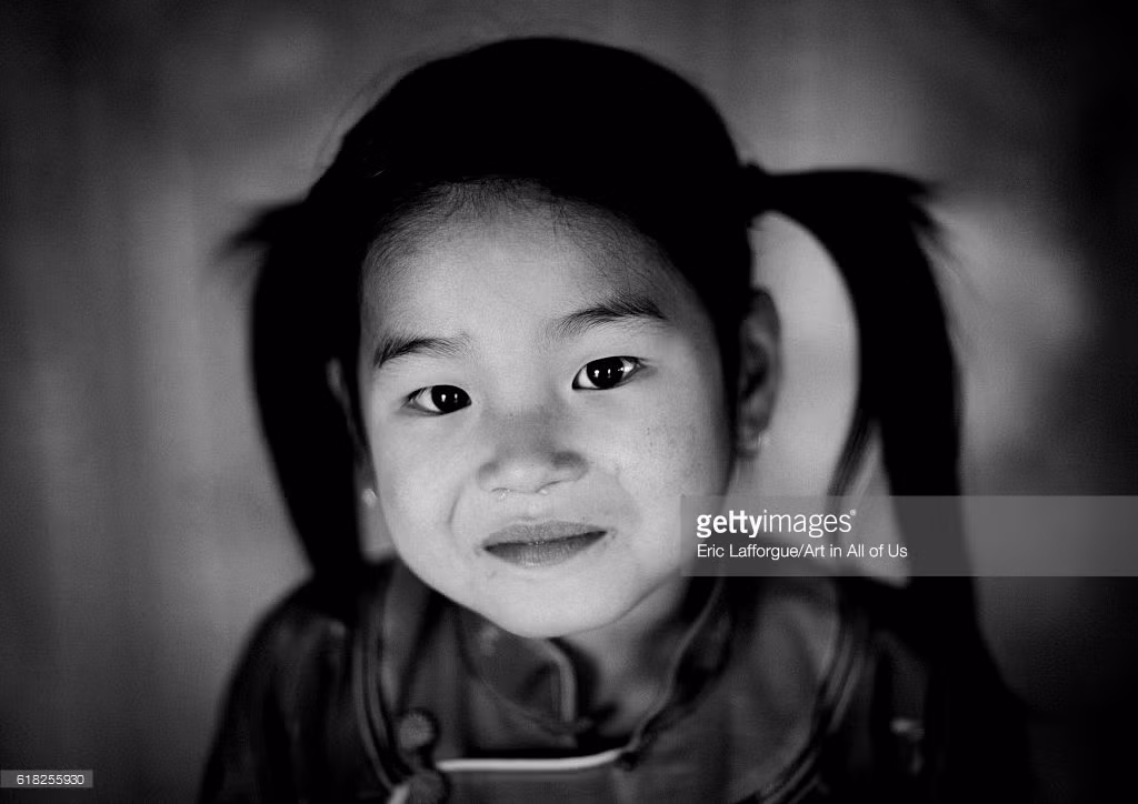Chân dung bé gái người Giáy ở Sapa, tháng 2/2011. Ảnh: Getty Images.