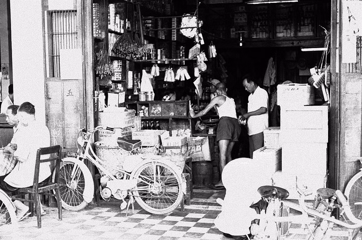 Một hiệu tạp hóa. Ảnh: Getty.