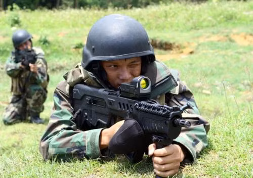 Không thể không nhắc tới là khẩu súng trường tấn công Tavor được trang bị riêng cho lực lượng Hải quân Đánh bộ của Việt Nam. Nguồn ảnh: BHQ.