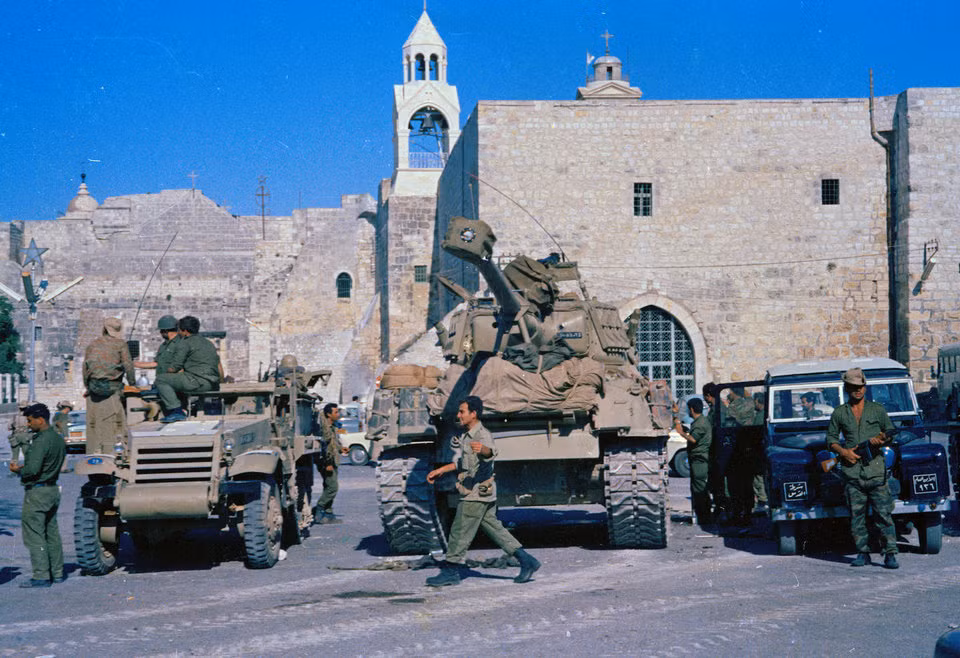 Đầu tiên là cuộc Chiến tranh Sáu ngày giữa Israel và toàn bộ liên minh Ả Rập chung đường biên giới với quốc gia này. Do căng thẳng leo thang trước đó giữa các bên liên quan, Israel đã tung không quân để đánh phủ đầu đối phương. Nguồn ảnh: BI.