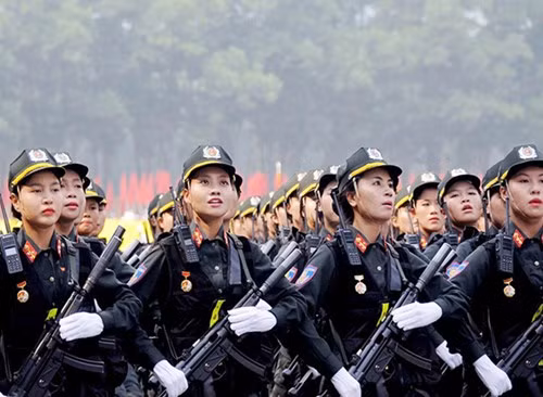 Lực lượng cảnh sát đặc nhiệm, cảnh sát chống khủng bố của Việt Nam cũng được trang bị một loại tiểu liên cực kỳ hiện đại đó là tiêu liên MP5 do Tây Đức sản xuất. Nguồn ảnh: Zingnews.