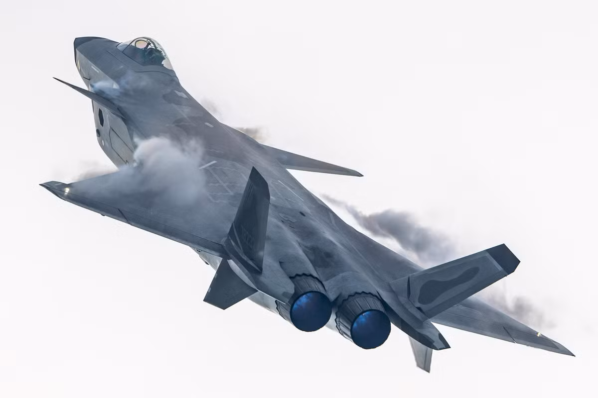 Thực tế, quá trình sản xuất J-20 của Trung Quốc từ trước đến nay chỉ vướng mắc duy nhất một vấn đề đó là hệ thống động cơ. Những động cơ do Trung Quốc sản xuất thường có vấn đề sự cố không đạt tiêu chuẩn dẫn đến việc toàn bộ quá trình lắp ráp bị đình trệ. Nguồn ảnh: QQ.