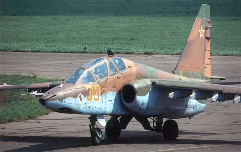 Toàn bộ các máy bay cường kích Su-25 mọi phiên bản của Quân khu phía Nam Nga đã bị đình chỉ bay vô thời hạn cho tới khi nguyên nhân của vụ tai nạn được làm rõ. Nguồn ảnh: Vatily.