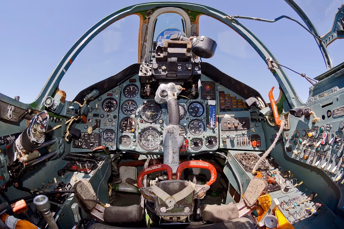 Truyền thông Nga lại đặt nghi vấn về chiếc ghế phóng của cường kích Su-25UB gặp tai nạn và cho rằng rất có thể, sự cố liên quan đến chiếc ghế phóng thoát hiểm này đã gián tiếp dẫn tới tai nạn thảm khốc nêu trên. Nguồn ảnh: Poandpo.