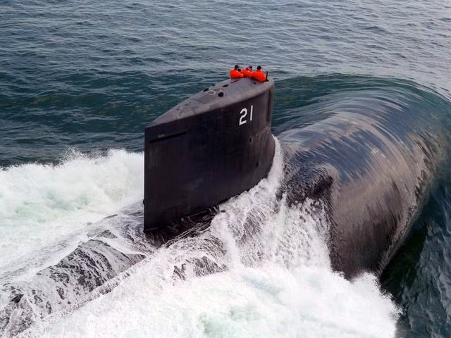 Các tàu ngầm lớp Seawolf có độ giãn nước tối đa khi lặn là 9183 tấn, chiều dài của tàu đạt 108 mét với lườn rộng 12 mét. Tàu được trang bị một động cơ hạt nhân cùng với một trục dẫn động. Nguồn ảnh: Naval.