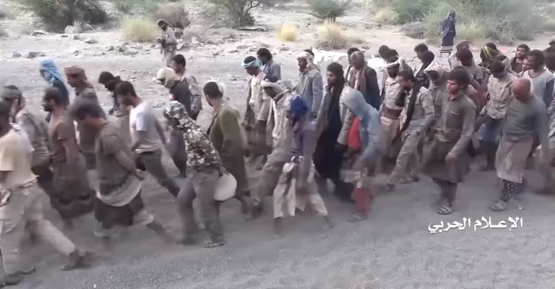 Sau vụ tấn công, phía Houthi tuyên bố đã bắt giữ được 2000 tù binh của liên quân Saudi Arabia sau vụ phục kích chớp nhoáng mà mình vừa thực hiện. Nguồn ảnh: Sina.