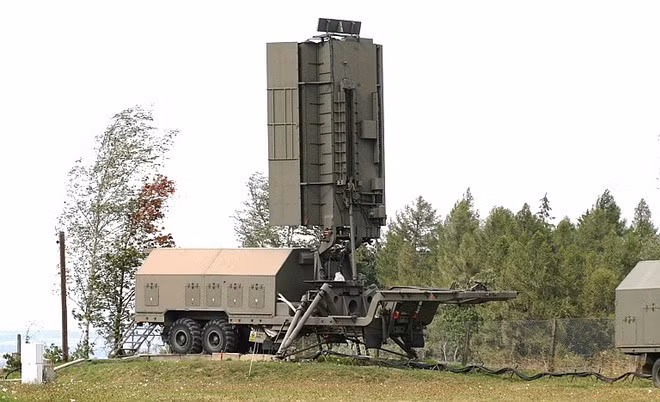 Theo lý thuyết, 36D6M1 có khả năng phát hiện và hiển thị cùng lúc 120 mục tiêu, bắt bám và khoá tối đa từ 30 tới 60 mục tiêu bay của đối phương. Nguồn ảnh: QQ.