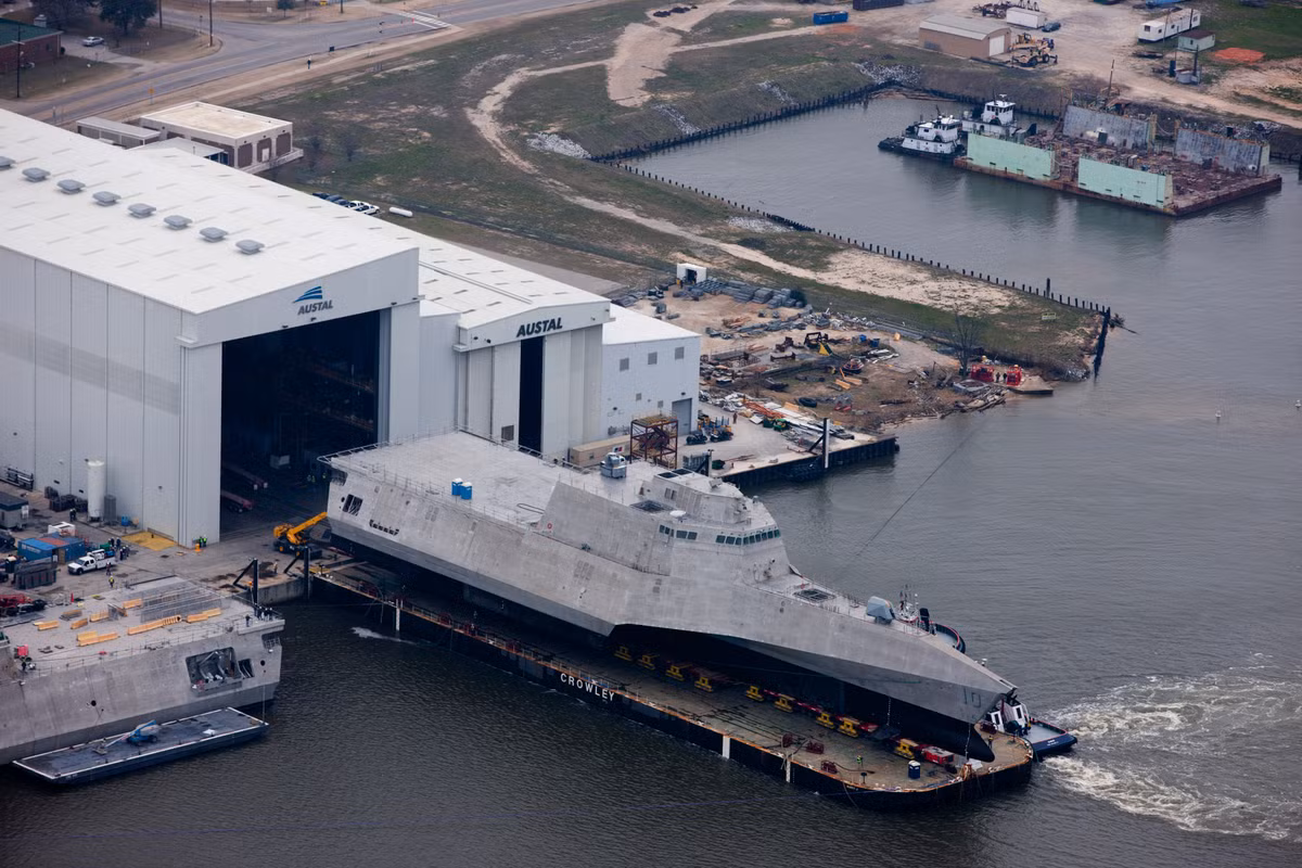Trong thời gian đóng quân tại Singapore, tàu USS Gabrielle Giffords sẽ thực hiện nhiều cuộc tuần tra đặc biệt ở khu vực biển Đông - nơi đang diễn ra nhiều hành động gây hấn của Trung Quốc với các nước liên quan. Nguồn ảnh: USnavy.