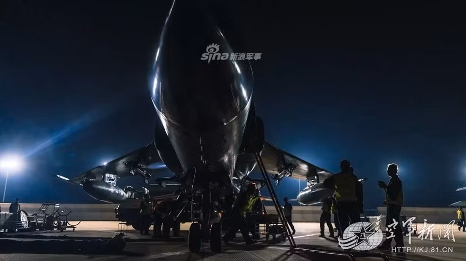 Máy bay được trang bị hai động cơ Xian WS-9 và là một trong những loại máy bay hiếm hoi do nước này tự chế tạo sử dụng động cơ nội địa hoàn toàn. Nguồn ảnh: 81CN.