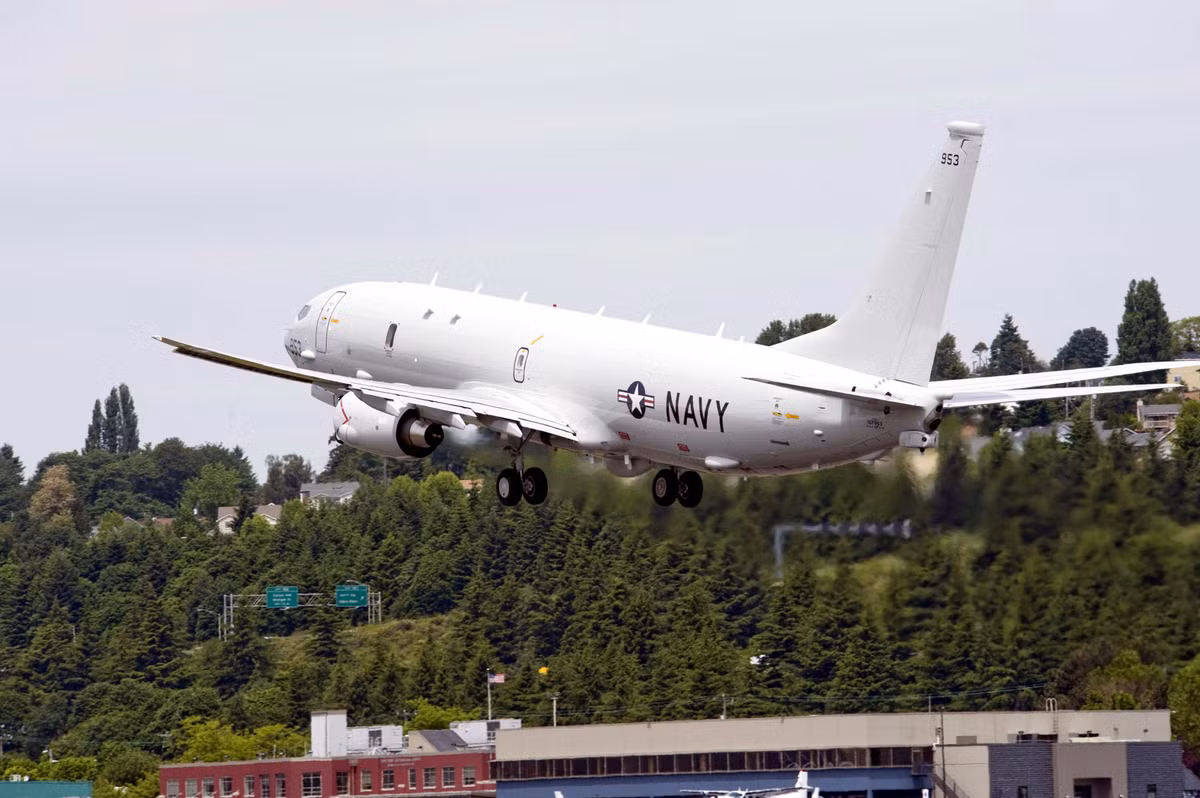 Bên cạnh việc săn ngầm, các máy bay P-8 Poseidon cũng có khả năng triển khai ngư lôi chống ngầm một cách chủ động, tuy nhiên, khả năng điều khiển UAV từ máy bay săn ngầm này tới nay vẫn là một ẩn số. Nguồn ảnh: Navymil.
