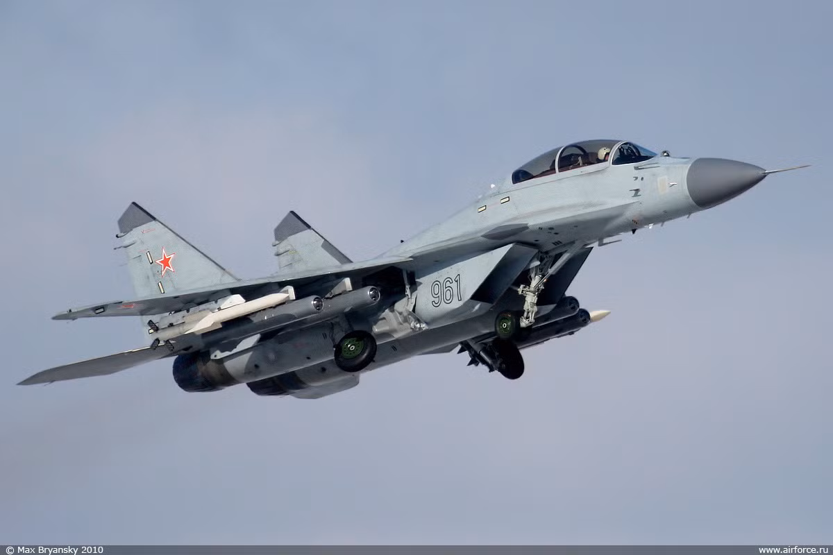 Nếu thoả thuận được thông qua, Nga sẽ thu mua lại toàn bộ 18 chiếc MiG-29 của Malaysia hiện tại và cho phép Malaysia quyền mua tối đa 2 phi đội tương đương 24 chiếc tiêm kích MiG-35. Nguồn ảnh: QQ.