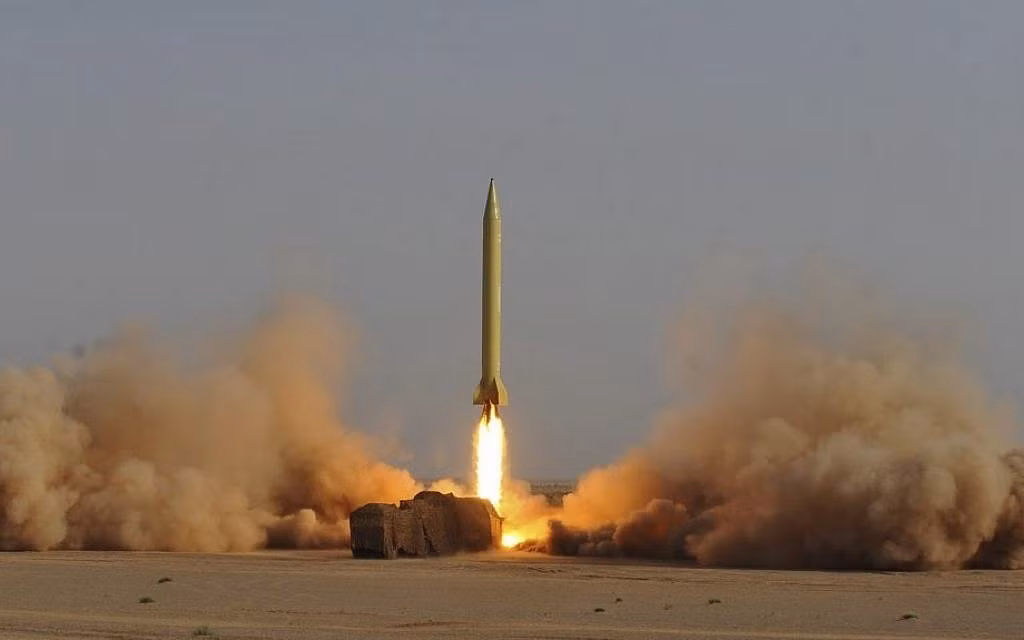 Riêng với dòng Shahab-3, sức mạnh của lực lượng tên lửa đạn đạo Iran đã được "sang trang" với tầm bắn vượt 1500 km và tốc độ lên tới 6 km/giây kèm theo đó là sai số cực thấp, chỉ 190 mét so với mục tiêu ban đầu. Nguồn ảnh: Lost.