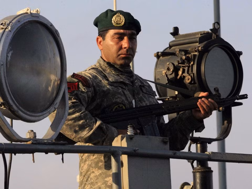 Iran đứng ở vị trí thứ 14, quốc gia Hồi giáo bị cấm vận mọi bề này có khoảng 873.000 quân cùng ngân sách quốc phòng 6,3 tỷ USD mỗi năm. Nguồn ảnh: BI.