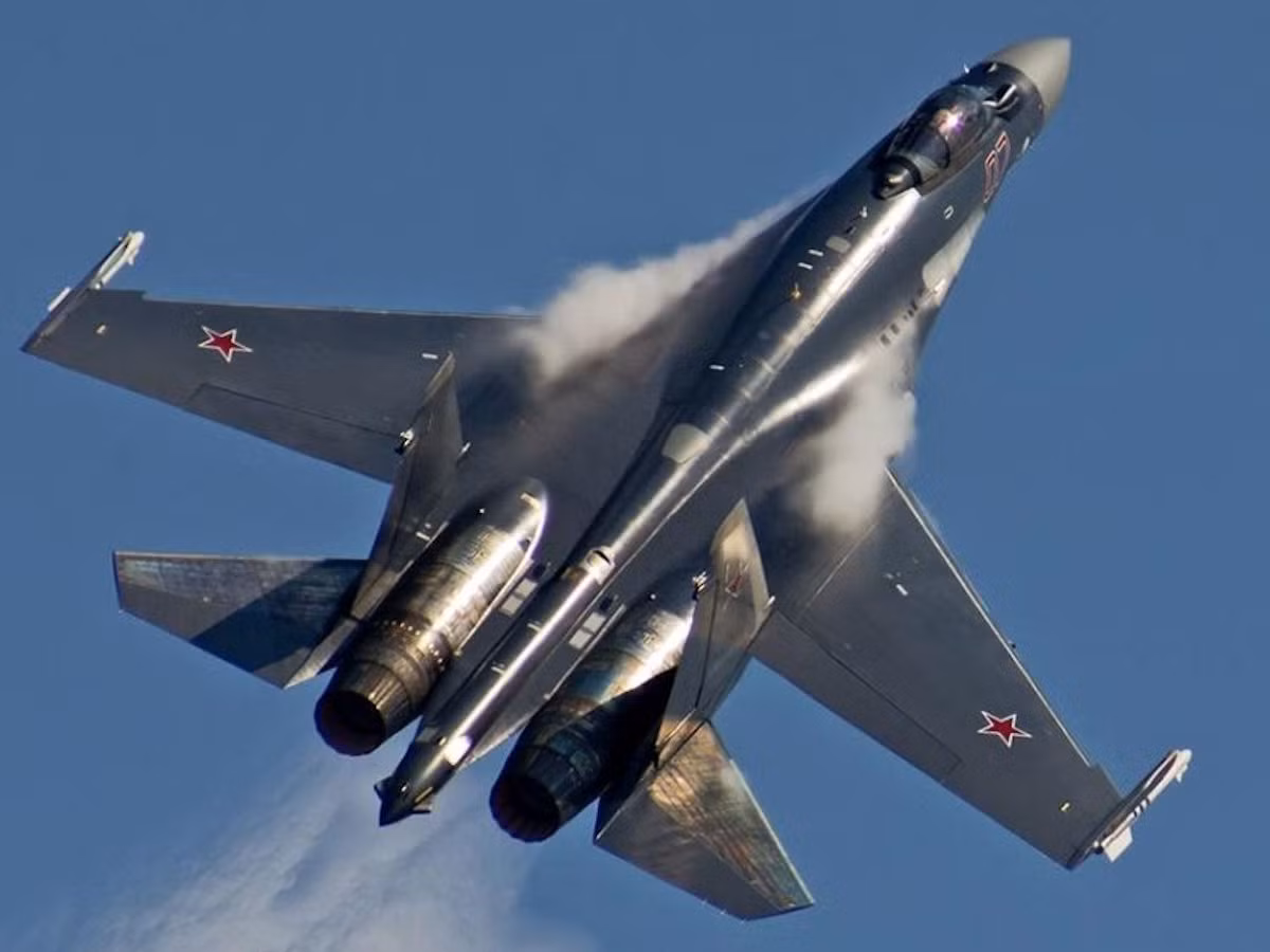 Bản thân nhiều tướng lĩnh quân đội của Nga sau màn trình diễn hoàn hảo mà Su-35S thể hiện ở Syria cũng đã phải thừa nhận rằng họ chưa cần tới tiêm kích thế hệ năm nếu như Su-35S tốt tới nhường này. Nguồn ảnh: QQ.
