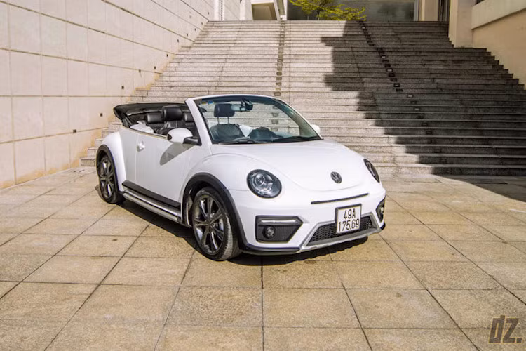 Tại Việt Nam, những chiếc New Beetle đời cũ có số lượng khá ít và nay đã trở nên hơi "lạc hậu" so với phiên bản Beetle thế hệ mới. Tuy nhiên do 2 đời xe này có kiểu dáng tròn trịa khá giống nhau, chủ nhân của một chiếc Volkswagen New Beetle mui trần đời 2003 đã nghĩ ra phương án "nâng đời" chiếc xe, dưới sự giúp đỡ của xưởng độ Phi Long Bodykits.