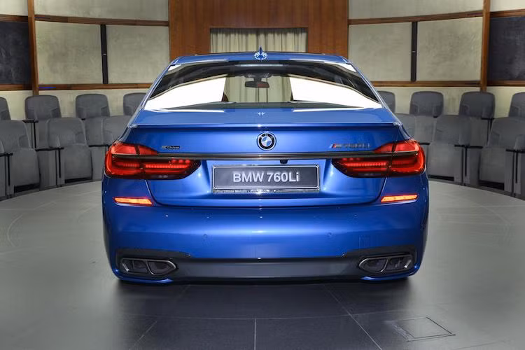 Ước tính để có thể sở hữu chiếc M760Li xDrive "full option" này, vị đại gia Ả Rập bí ẩn đã phải bỏ ra số tiền lên tới hơn 200.000 USD (tương đương hơn 4,5 tỷ đồng).